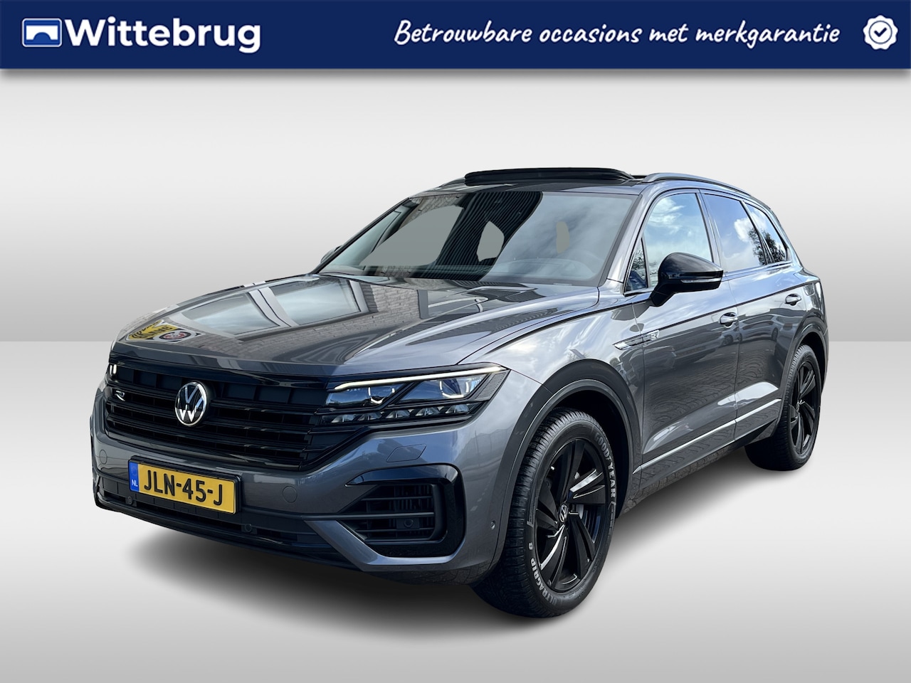 Volkswagen Touareg - 3.0 TSi eHybrid 4MOTION R / AUTOMAAT/ PANO/ 462PK/ LUCHTVERING/ LEER/ HEAD-UP DISPLAY/ ADA - AutoWereld.nl