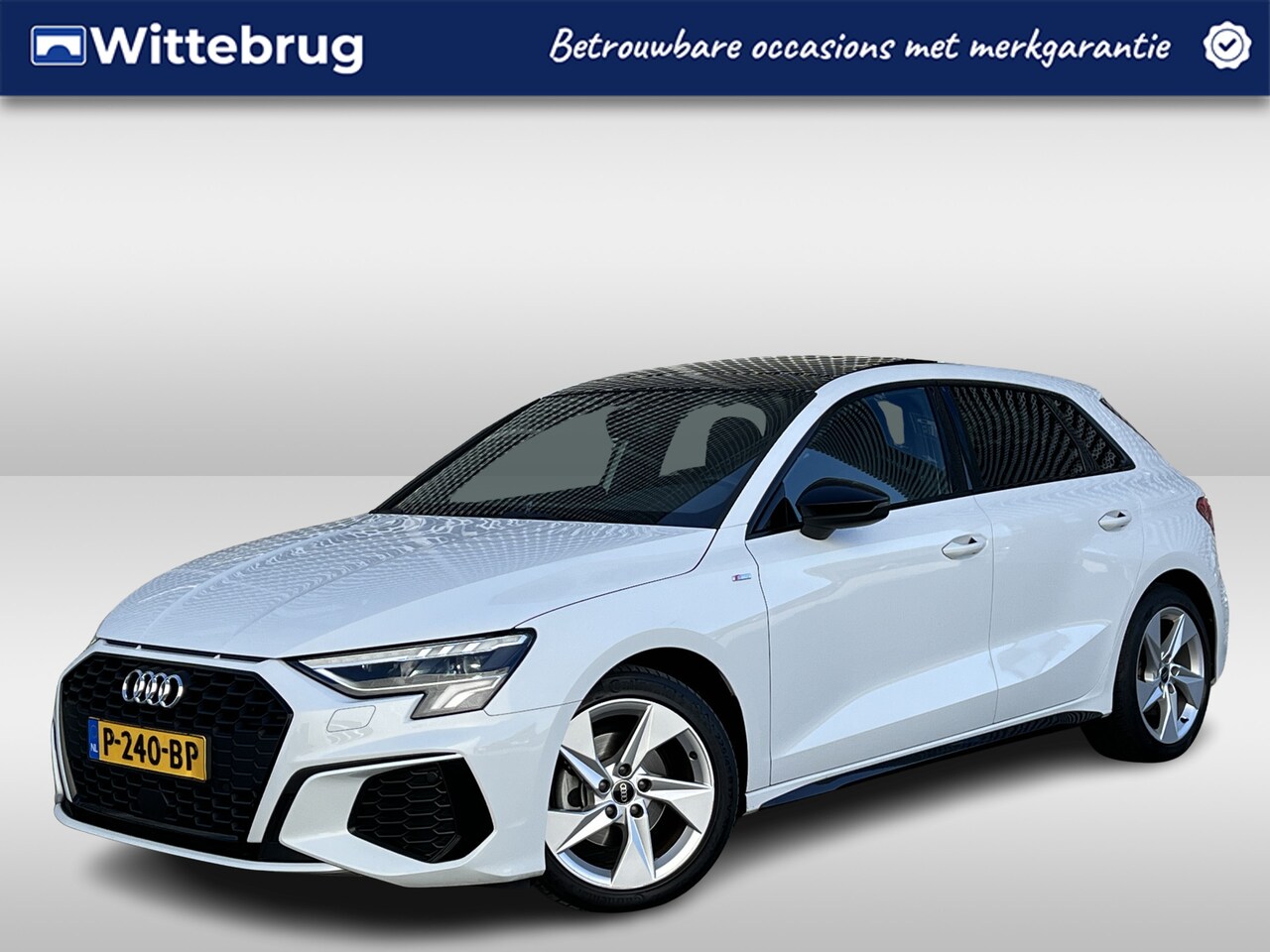 Audi A3 Sportback - 30 TFSI S edition / Pano / Navigatie / LED / Parkeersensoren / Lichtmetaal 17 inch / Clima - AutoWereld.nl