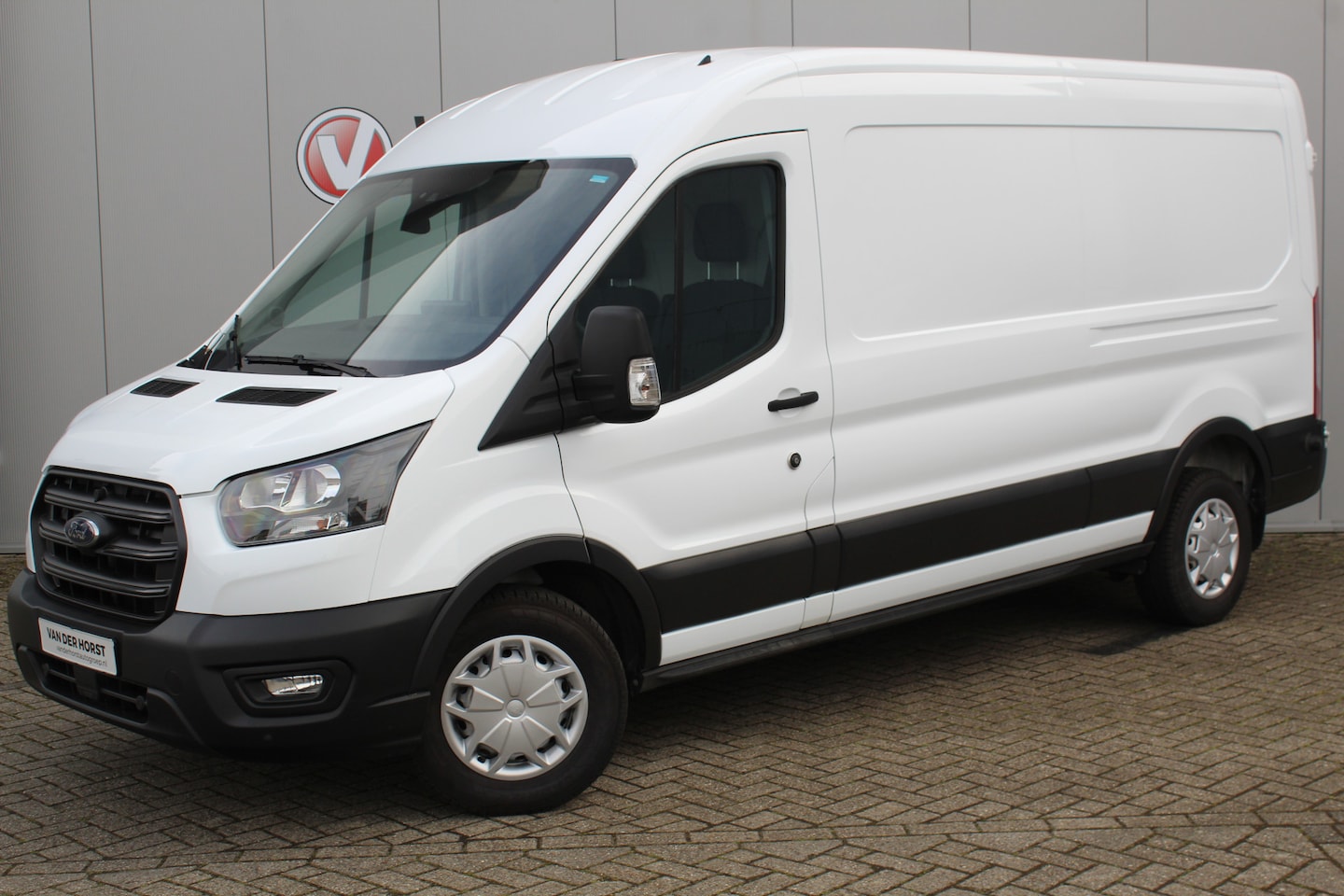 Ford Transit - 350 2.0-130pk TDCI L3H2 Trend. Nette bedrijfswagen die u nog jaren van dienst kan zijn ! V - AutoWereld.nl
