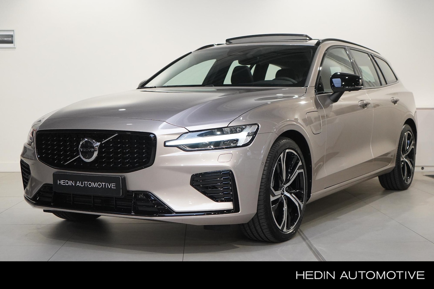 Volvo V60 - T8 Performance Edition Ultra Dark AWD 455pk Plug In Hybride Polestar Engineered | Panorama - AutoWereld.nl