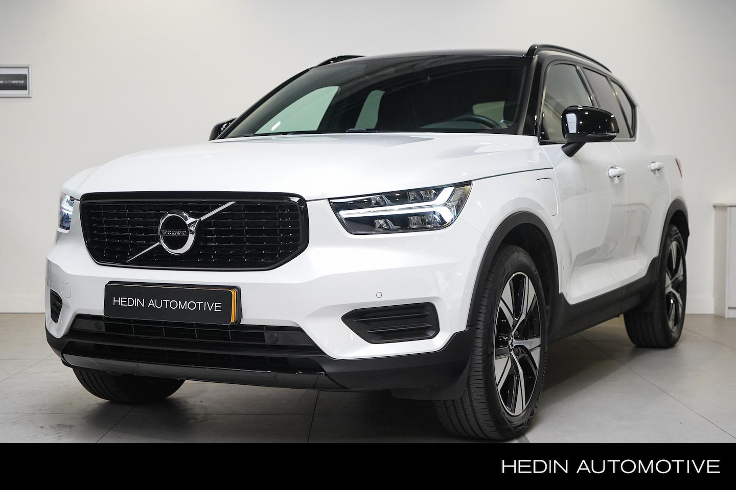 Volvo XC40 - T4 R-Design Plug In Hybride Automaat 211Pk | Adaptive Cruise Control| Trekhaak | Keyless E - AutoWereld.nl