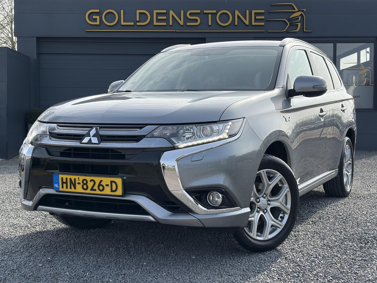Mitsubishi Outlander - 2.0 PHEV Business Edition 2e Eigenaar,Navi,Camera,Trekhaak,Keyless,Halfleder-Alcantara,N.A - AutoWereld.nl