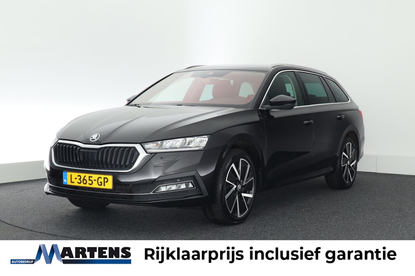 Skoda Octavia Combi - 1.4 TSI 204pk iV PHEV Business Edition Plus Trekhaak Keyless Stoelverwarming Virtual Cockp - AutoWereld.nl