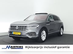 Volkswagen Touareg - 3.0 TDI 230pk R-Line Grijs Kenteken Trekhaak Camera Luchtvering Matrix Led Keyless Leder M