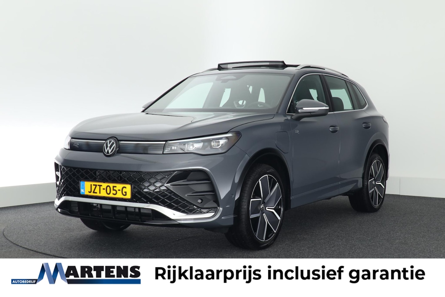 Volkswagen Tiguan - 1.5 272pk eHybrid R-Line Edition Trekhaak Camera Keyless Massage Virtual Cockpit Panoramad - AutoWereld.nl