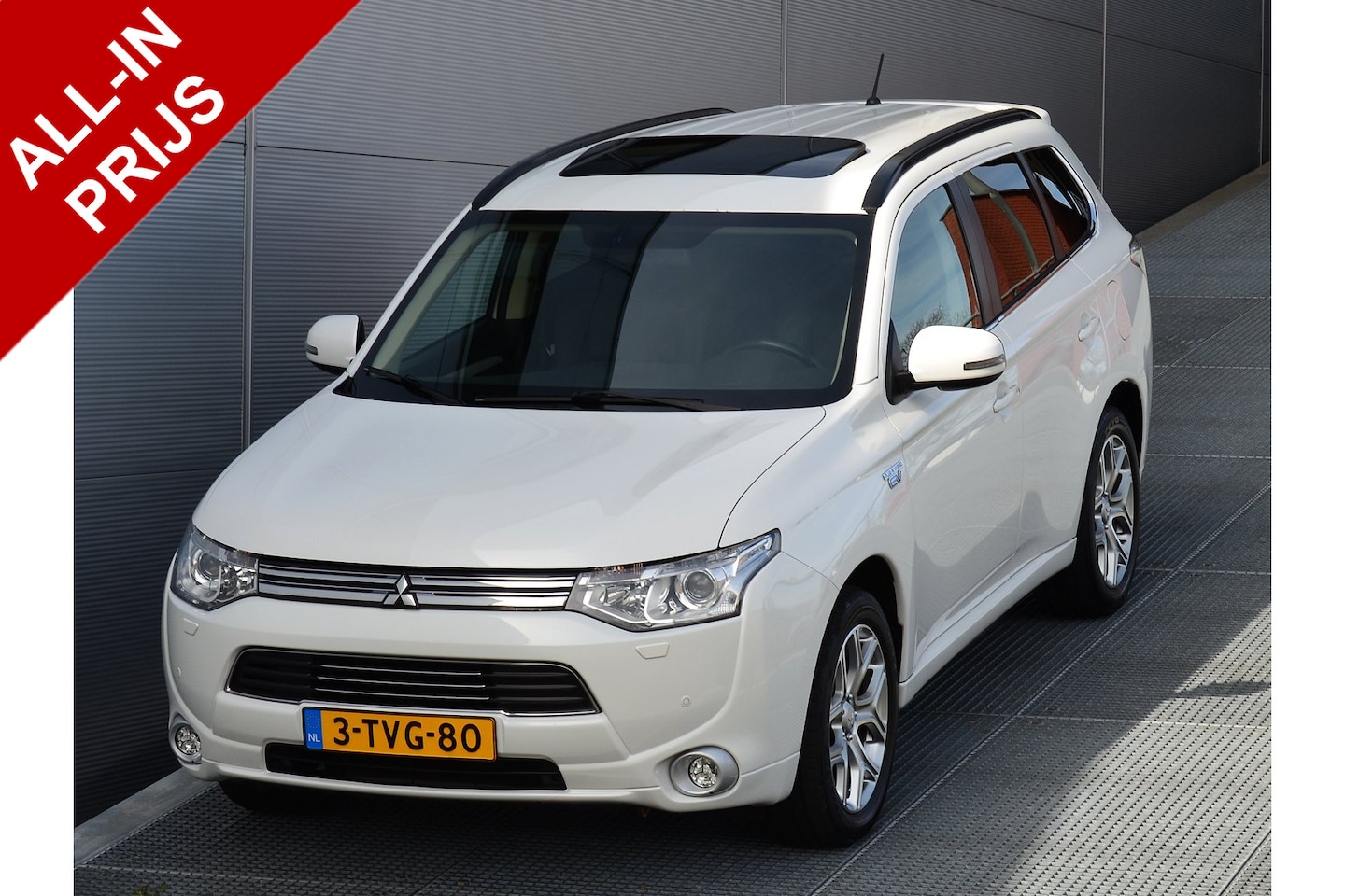 Mitsubishi Outlander - PHEV 2.0 INSTYLE 4WD | PLUG IN HYBRID | SCHUIFDAK | LEDER | TREKHAAK 1500KG | 2021 NIEUW A - AutoWereld.nl