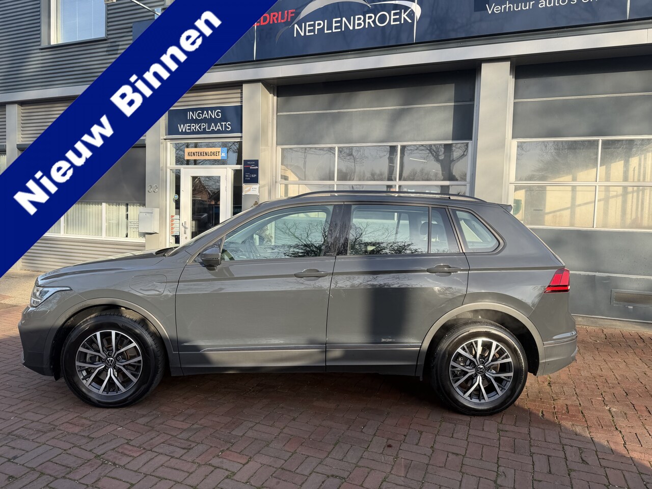Volkswagen Tiguan - 1.4 TSI eHybrid R-Line Business+ Bj 2022 204pk Km 1e eigenaar !! - AutoWereld.nl