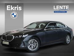 BMW 5-serie - Sedan 520i Driving Assistant | Achteruitrijcamera | Parkeersensoren | Lentevoordeel