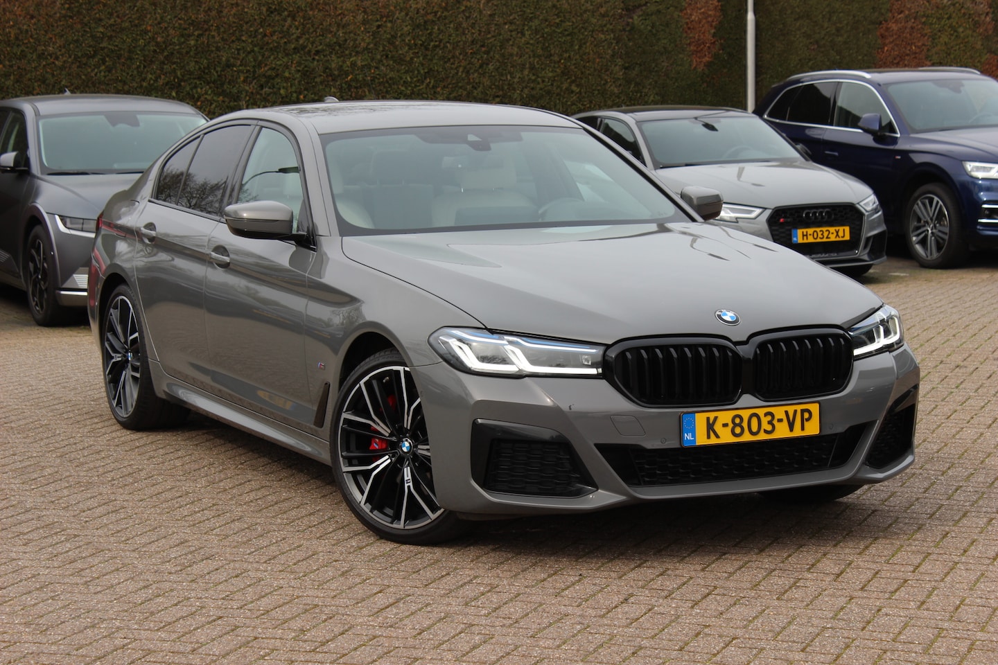 BMW 5-serie - 530e High Exe. M Sport / Camera / Head-up / Leder / 20'' / Harman Kardon / Navigatie / Dod - AutoWereld.nl