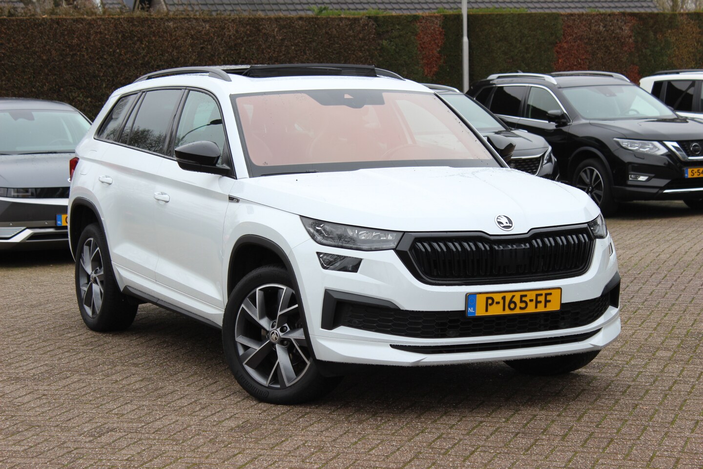 Skoda Kodiaq - 1.5 TSI Sportline Business / Trekhaak / Panoramadak / Camera / Keyless / 20'' / CarPlay / - AutoWereld.nl