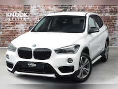 BMW X1 - sDrive20i Executive Sport Line Automaat / Navigatie / Trekhaak / LED / Harman Kardon / 18
