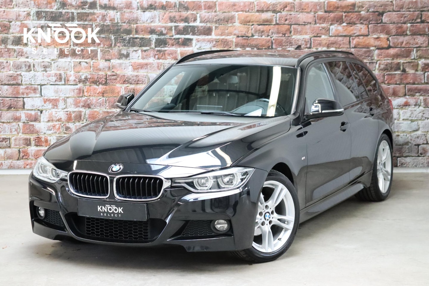 BMW 3-serie Touring - 320i High Executive M Sport Pakket Automaat / Navigatiesysteem Professional / Trekhaak / L - AutoWereld.nl