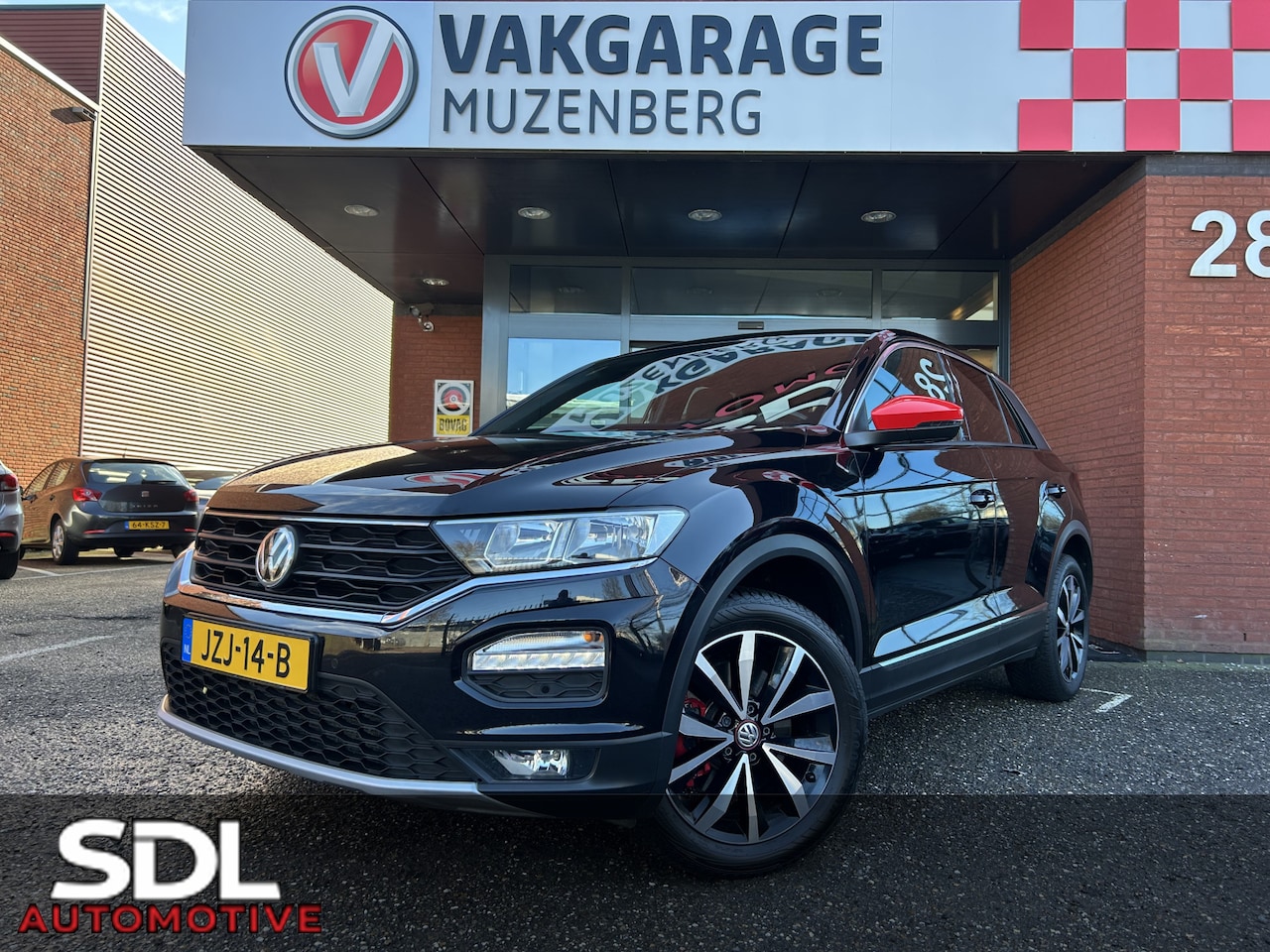 Volkswagen T-Roc - 1.5 TSI Style // BEATS AUDIO // TREKHAAK // NAVI // PDC // ADAPTIVE CRUISE // APPLE CARPLA - AutoWereld.nl