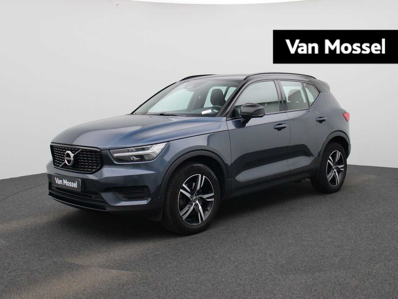 Volvo XC40 - 2.0 B4 AWD R-Design | Automaat | Apple Carplay/Android Auto | Achteruitrijcamera | Stoelve - AutoWereld.nl