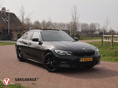 BMW 3-serie - 330e | Panoramadak | Harman Kardon | Apple Carplay | Leer | 19 Inch |