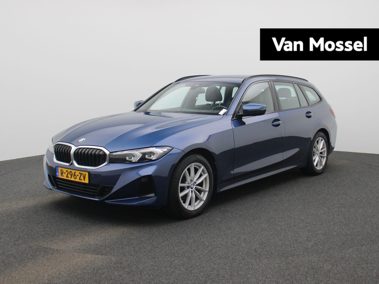 BMW 3-serie Touring - 318i AUTOMAAT | LEDER | NAVIGATIE | APPLE CARPLAY | PARKEERSENSOREN - AutoWereld.nl
