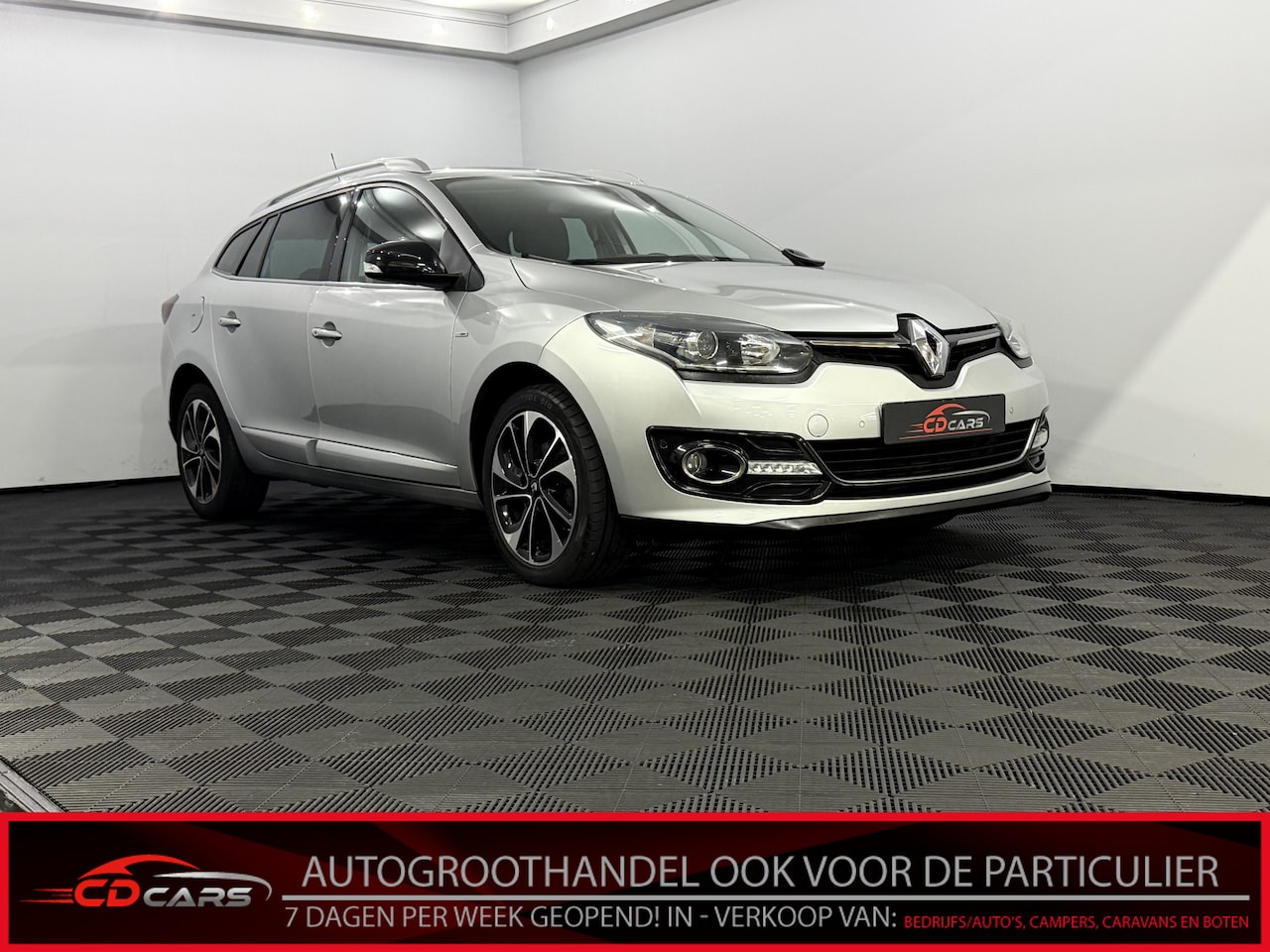 Renault Mégane Estate - 1.2 TCe Bose Camera, Navi, Half leder, Keyless start, Cruise control, Lichtmetalen velgen, - AutoWereld.nl