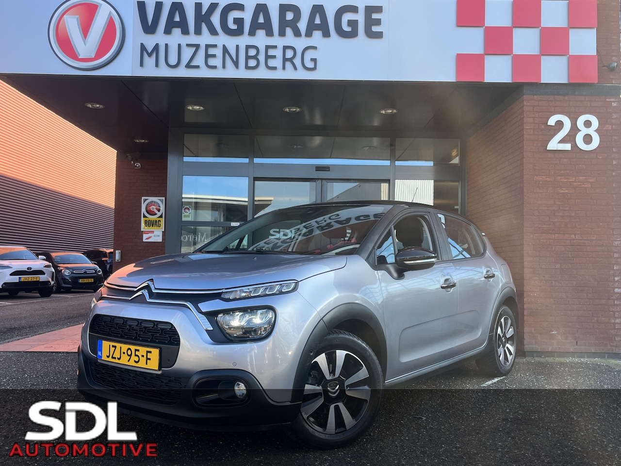 Citroën C3 - 1.2 PureTech Shine // DODEHOEK // CAMERA+SENSOREN // CRUISE // CLIMA // NAVI+CARPLAY // AF - AutoWereld.nl