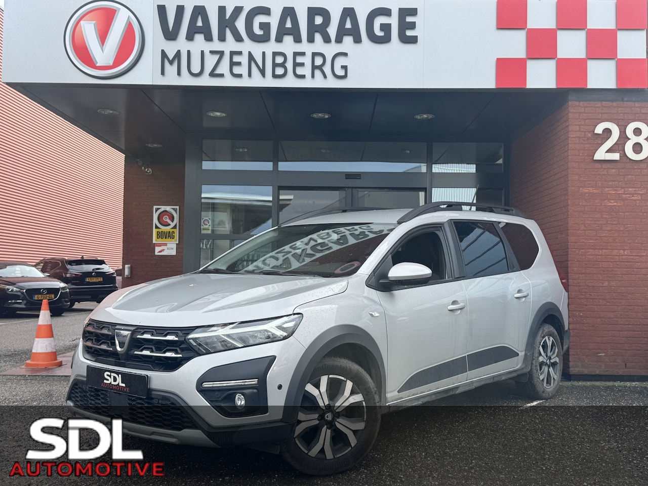 Dacia Jogger - 1.0 TCe 110 Extreme 5p. // TREKHAAK // NAVI // CAMERA // PDC // DODENHOEK SENSOR // CRUISE - AutoWereld.nl
