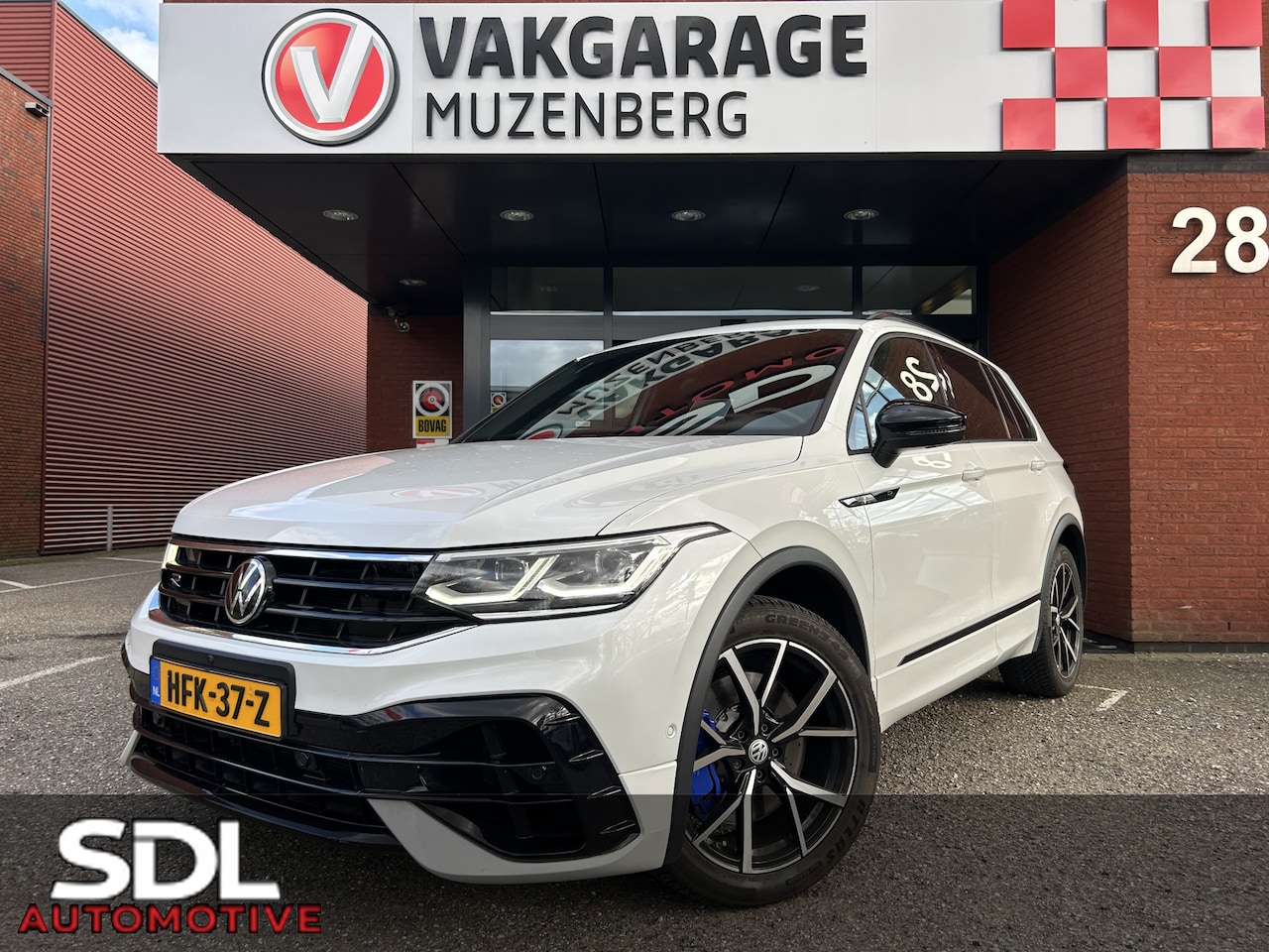 Volkswagen Tiguan - 2.0 TSI R 75 Edition 4Motion // AKRA // IQ LIGHT // PANO/SCHUIFKANTELDAK // ADAPTIVE CRUIS - AutoWereld.nl