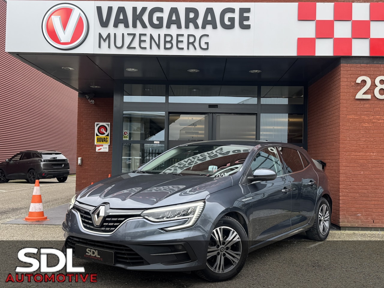 Renault Mégane - 1.3 TCe Business Zen // NAVI // CAMERA // HEAD UP DISPLAY // CLIMA // CRUISE // DAB RADIO - AutoWereld.nl
