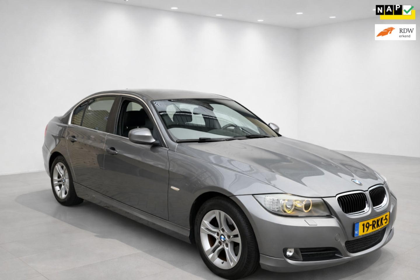 BMW 3-serie - 318i Corporate Lease Luxury Line 318i Corporate Lease Luxury Line, navigatie, leder, lichtmetaal, apk, nap, airco, pdc, cru - AutoWereld.nl