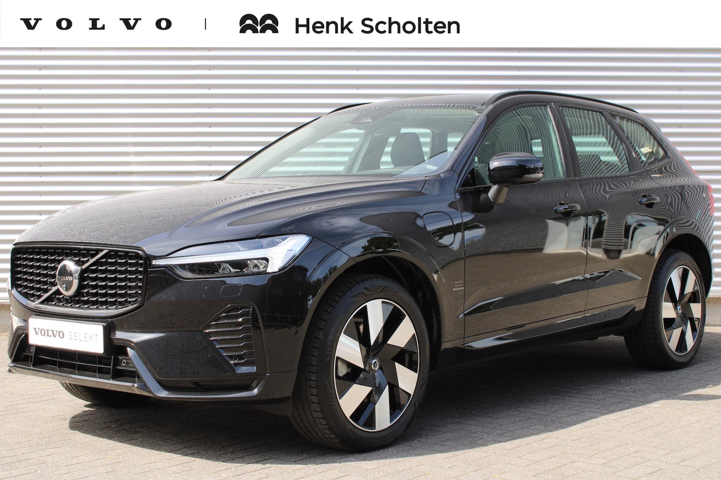 Volvo XC60 - T6 Automaat Plug-in hybrid AWD Ultra Dark | Panoramadak | Semi elektrische trekhaak | Verw - AutoWereld.nl