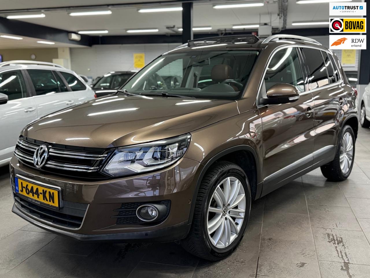 Volkswagen Tiguan - 2.0 TSI Sport&Style 4Motion panorama dak leer stoelverwarming xenon led navi trekhaak pdc - AutoWereld.nl
