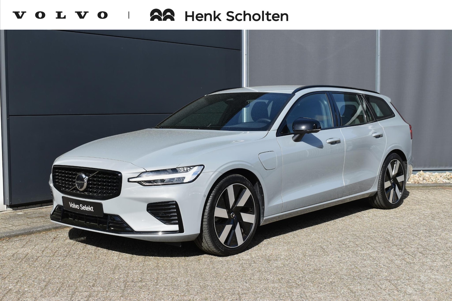 Volvo V60 - T6 Plug-in hybrid AWD Plus Dark | Trekhaak | Verwarmbare voorstoelen+stuurwiel+achterbank - AutoWereld.nl