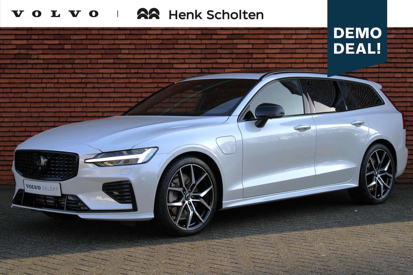 Volvo V60 - T8 Plug-in hybrid AWD Ultra Perf. Ed. Dark | 20 inch Polestar wielen | Panoramadak met sch - AutoWereld.nl