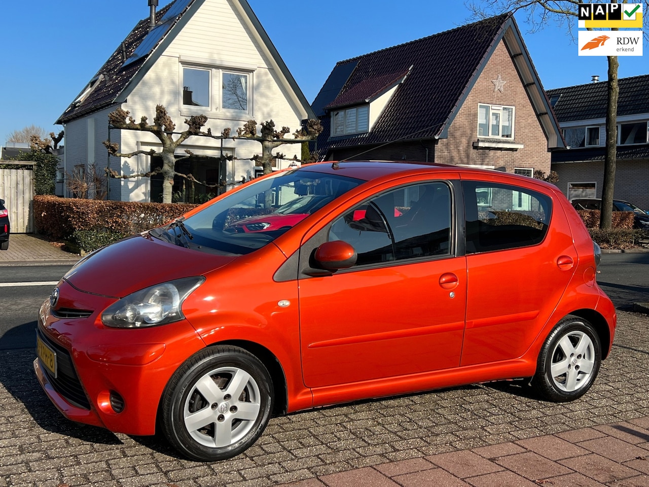 Toyota Aygo - 1.0 VVT-i Comfort Orange NL-AUTO-NAP - AutoWereld.nl