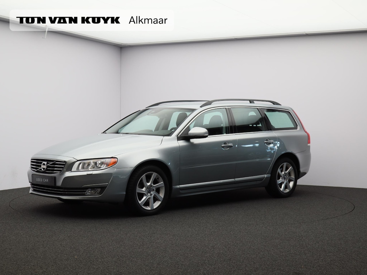 Volvo V70 - T4 Nordic+ / Trekhaak / Standkachel / Stoel+voorruitverwarming / Leder / Bi-Xenon adaptief - AutoWereld.nl