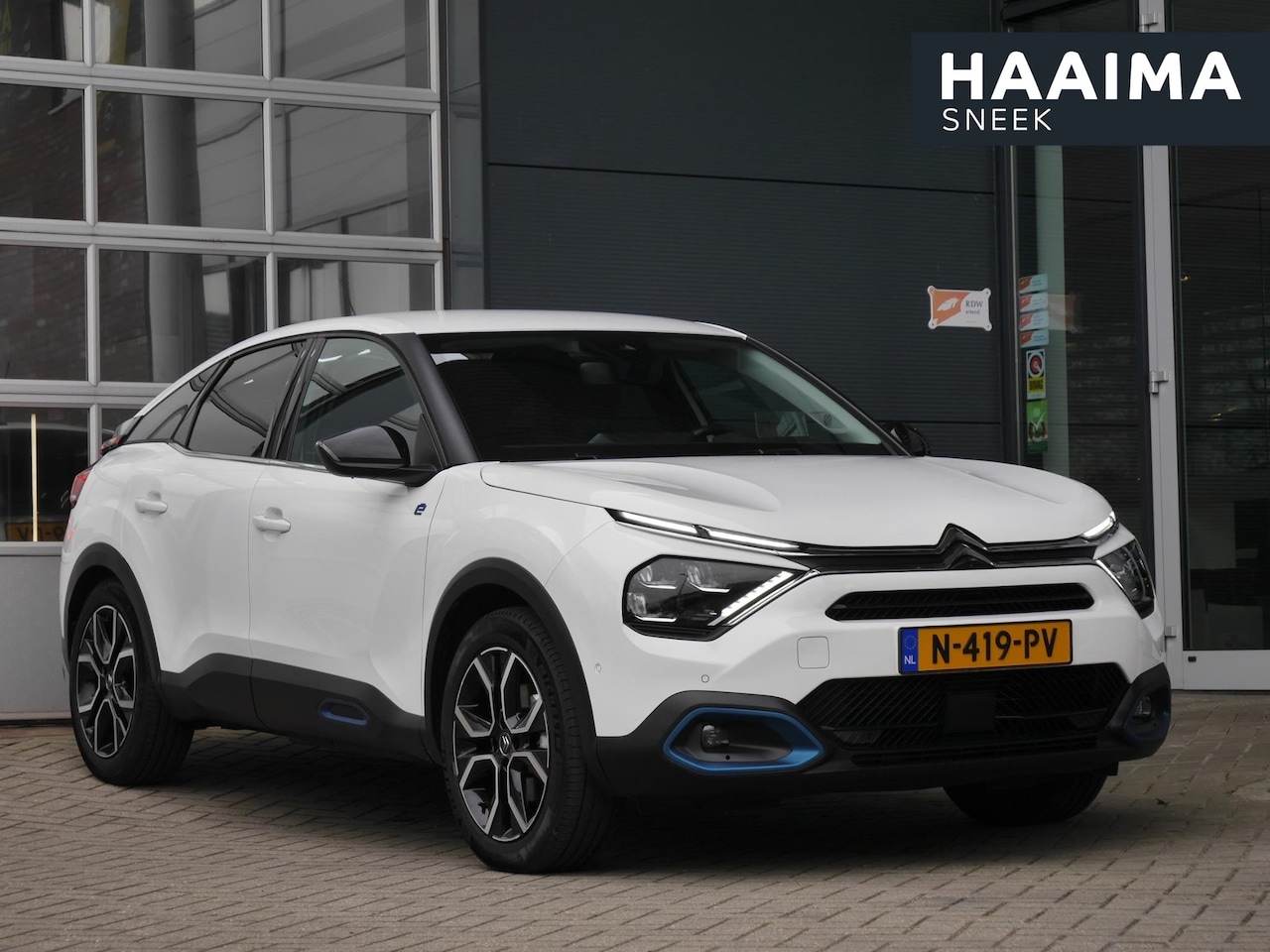 Citroën Ë-C4 - Shine 50 kWh | Keyless entry en start | 18 inch lichtmetalen velgen | Achteruitrijcamera | - AutoWereld.nl