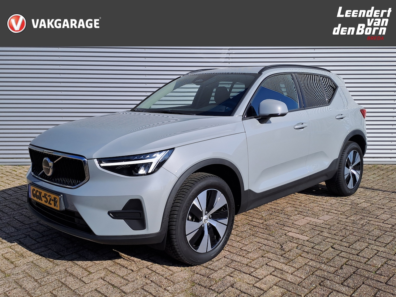 Volvo XC40 - 2.0 B3 Essential AUTOMAAT | Stuurverwarming | Stoelverwarming | Adaptieve Cruise | Apple C - AutoWereld.nl