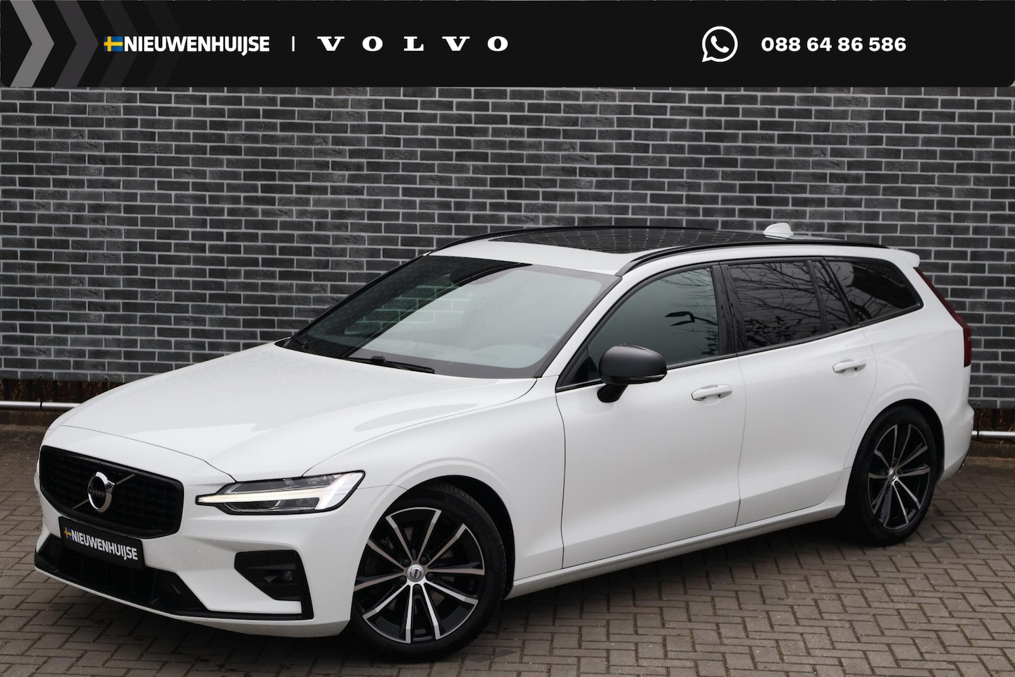 Volvo V60 - 2.0 B4 R-Design | Bowers Wilkins Audio | Panoramadak | Achteruitrijcamera | Lichtmetalen V - AutoWereld.nl