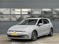 Volkswagen Golf - 1.0 TSI LIFE I ADAPTIVE CRUISE CONTROL I SFEERVERLICHTING I 17" LICHT METALEN VELGEN