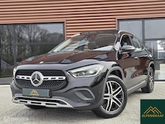 Mercedes-Benz GLA-Klasse - 250 e Panoramadak | Trekhaak | Adaptive cruise | Stoelverwarming | Memory | Matrix LED | H
