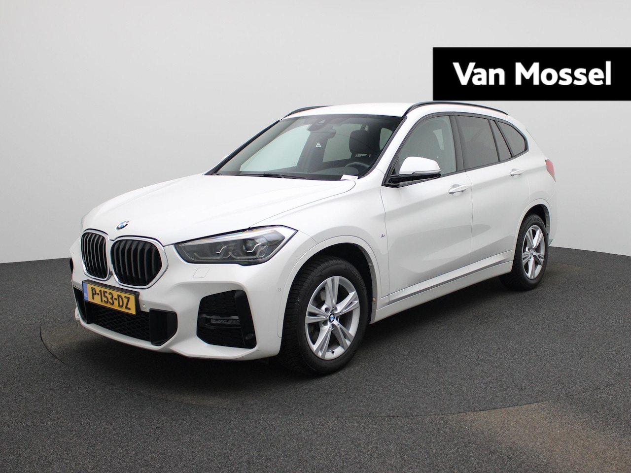 BMW X1 - sDrive18i High Executive | M-SPORT | CAMERA | NAVIGATIE | SFEERVERLICHTING | STOELVERWARMI - AutoWereld.nl