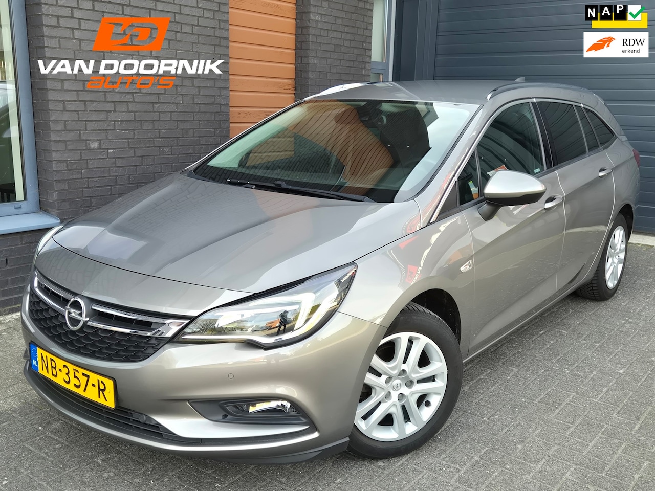 Opel Astra Sports Tourer - 1.4 Turbo 150PK Innovation Navigatie/Elek. Achterklep/Volledig onderhouden! - AutoWereld.nl