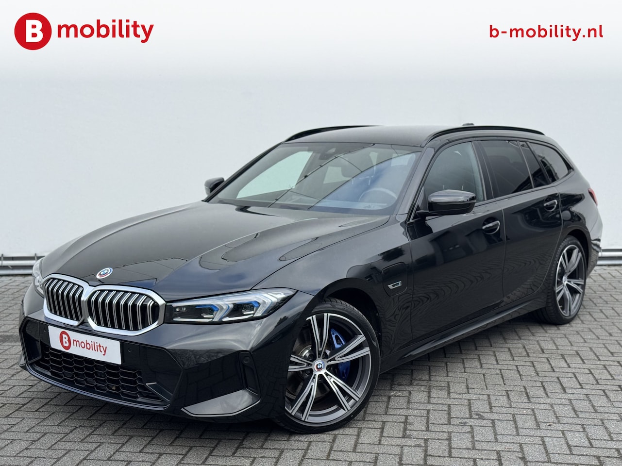 BMW 3-serie Touring - 330e High Executive M-Sport LCI Trekhaak 1500kg Widescreen | Harman/Kardon | DAB | Adaptiv - AutoWereld.nl