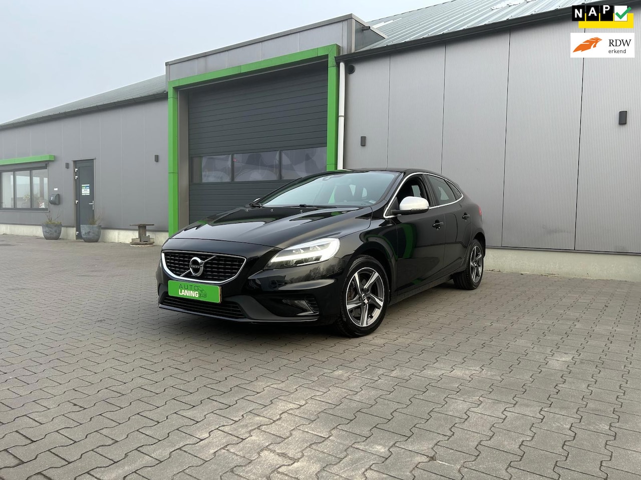 Volvo V40 - 2.0 D3 Business Sport R-line Cruise Airco Distributieriem nieuw Zeer goed onderhouden!! - AutoWereld.nl