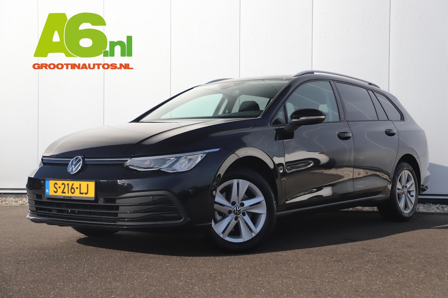 Volkswagen Golf Variant - 1.0 eTSI Life Automaat Virtual Cockpit Navigatie Draadloos Carplay Android Stuur & Stoelve - AutoWereld.nl