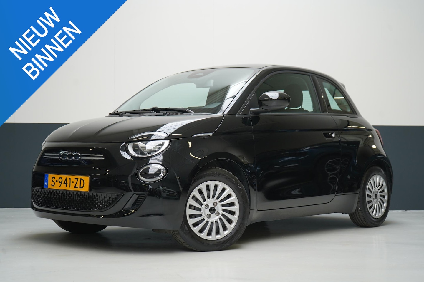 Fiat 500 - Urban 42 kWh | Cruise control | Climate control | Apple Carplay | - AutoWereld.nl