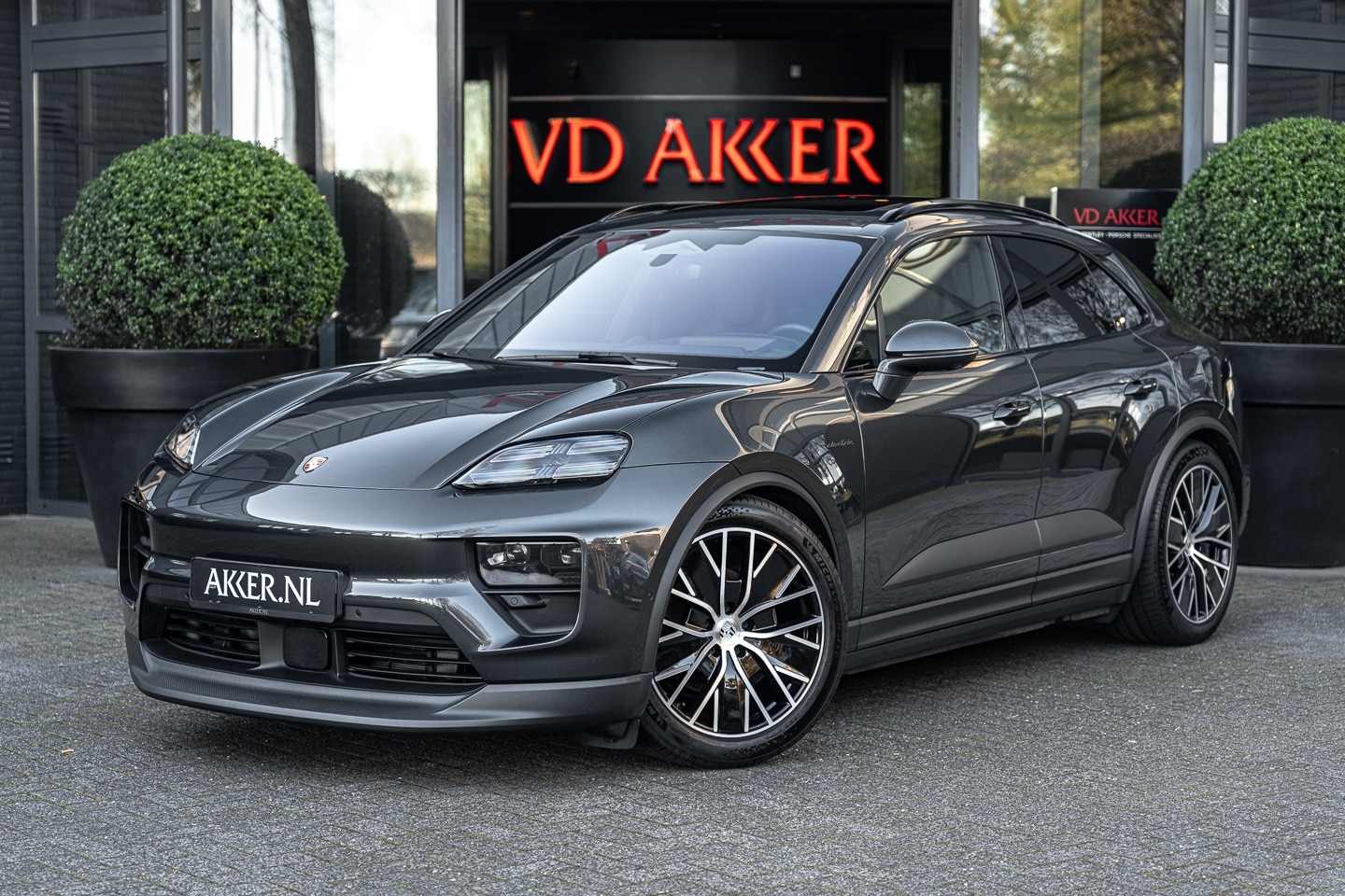Porsche Macan - 4 Electric Luchtvering | Pano.Dak | Head-Up | BOSE | Sport Chrono | 21" - AutoWereld.nl