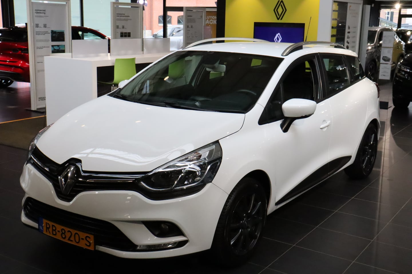 Renault Clio Estate - TCe 90pk Zen + LMWielen - AutoWereld.nl