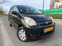 Daihatsu Cuore - 1.0 Comfort BJ 2009 5 DEURS/AIRCO/STUURBEK/APK ZEER NETJES
