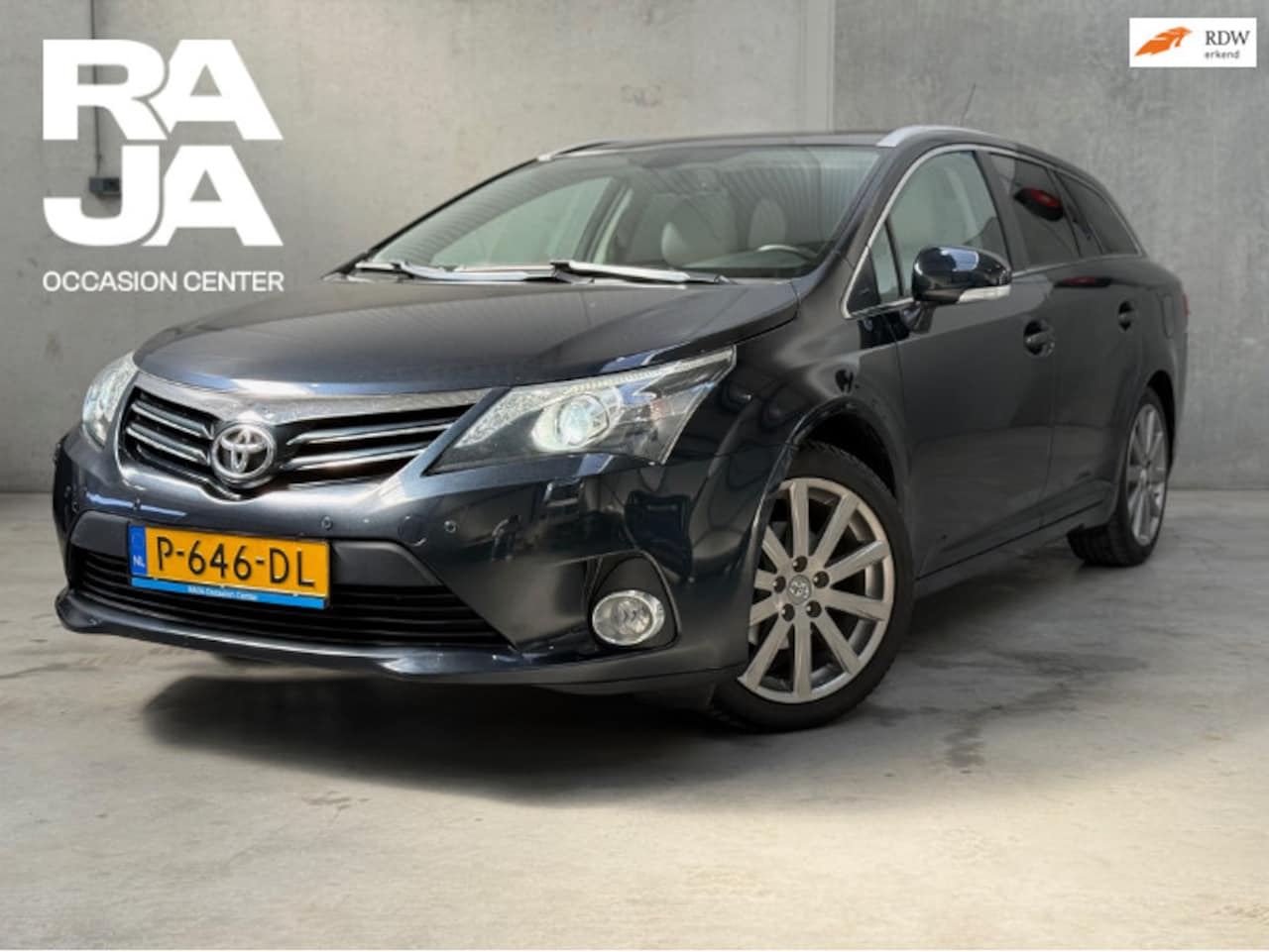 Toyota Avensis Wagon - 1.8 VVTi Business UNIEK Clima Cruise Navi Pano Leder - AutoWereld.nl