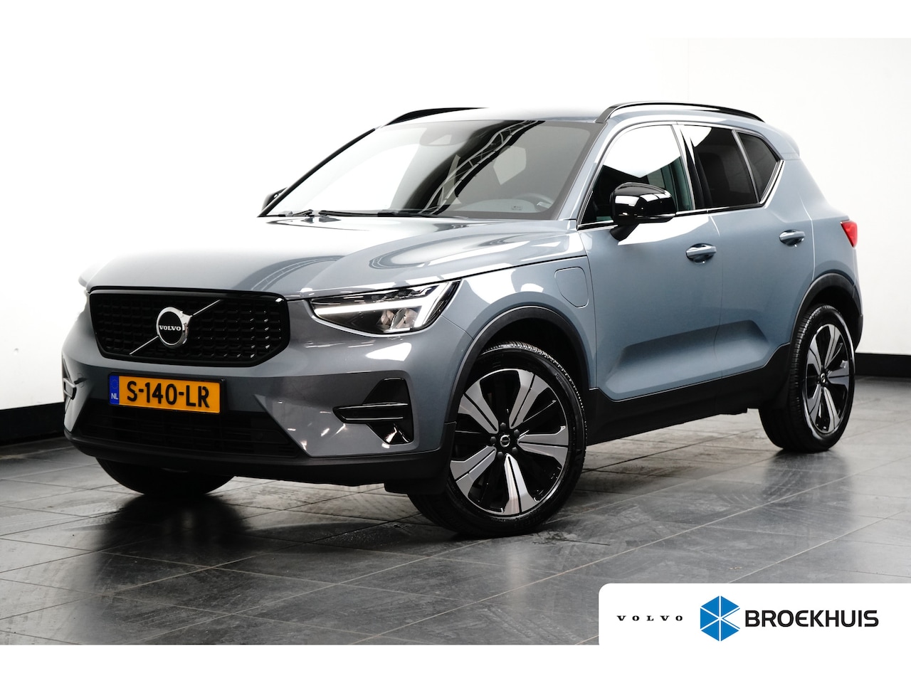 Volvo XC40 - T4 Plug-in hybrid Plus Dark | Apple Carplay/Android Auto | Premium audio | Stuurverwarming - AutoWereld.nl
