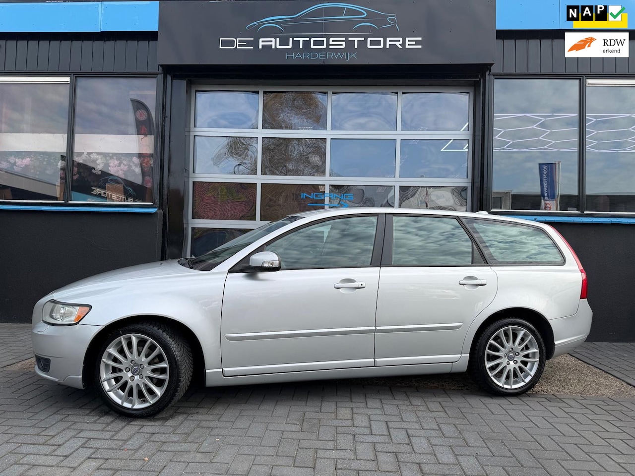 Volvo V50 - 2.0 Edition II Leer Navi Cruise PDC Trekhaak Dealer Onderhouden Zeer Nette Auto !!! - AutoWereld.nl