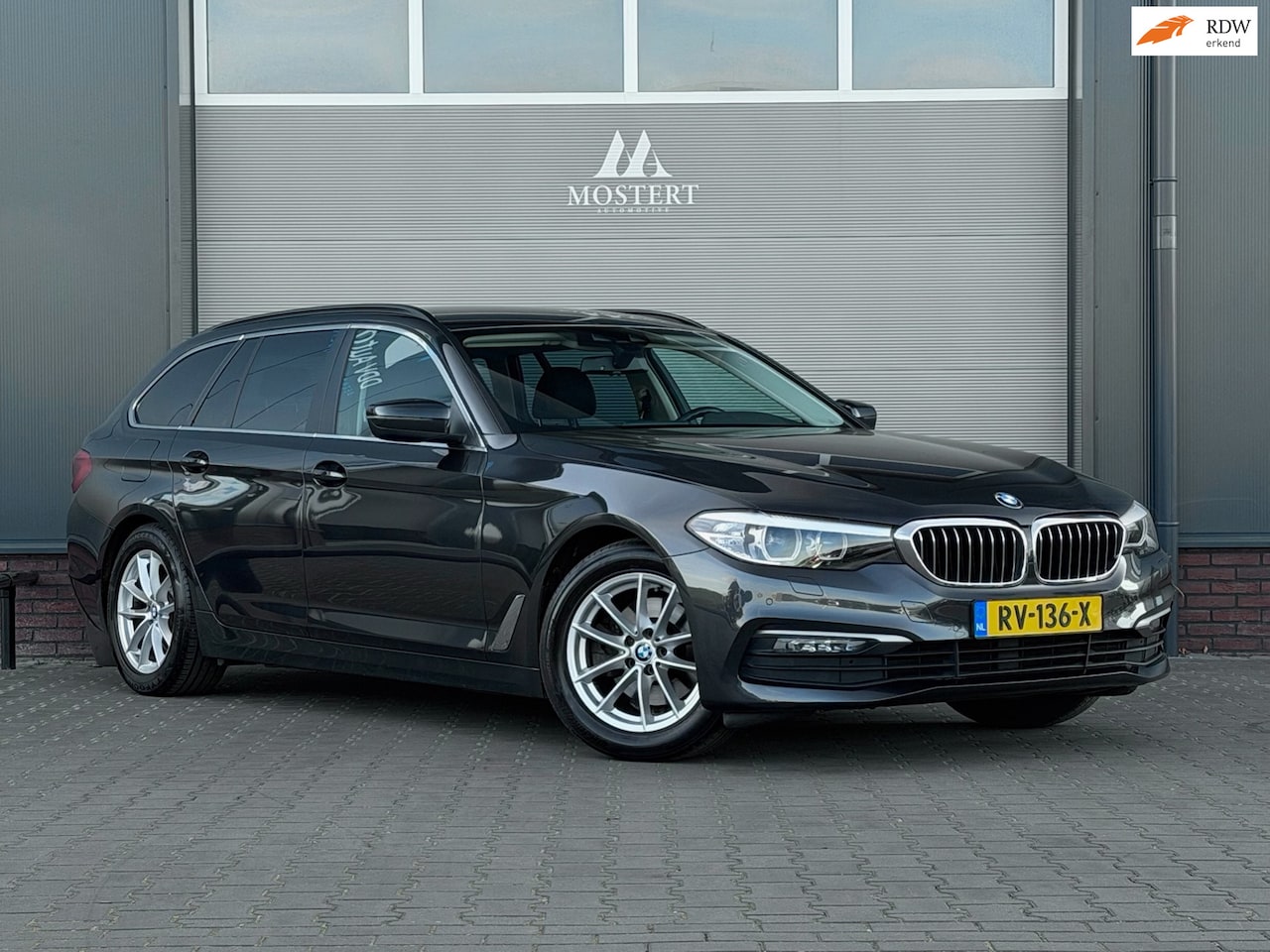BMW 5-serie Touring - 520d/190pk Executive|2017|Stoelverw.|Trekhaak|Elektr koffer|Navi|17" LMV - AutoWereld.nl